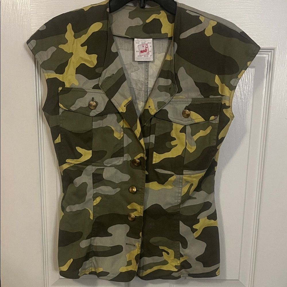 Women's Camouflage Sleeveless Jacket